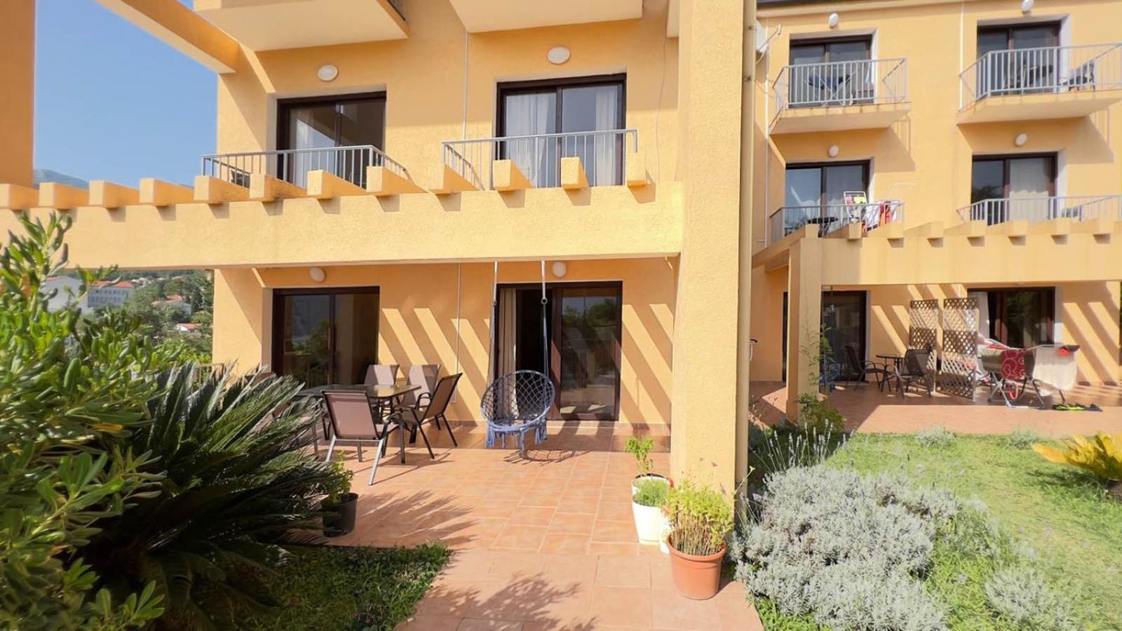 Villa Risan Apartments Bagian luar foto