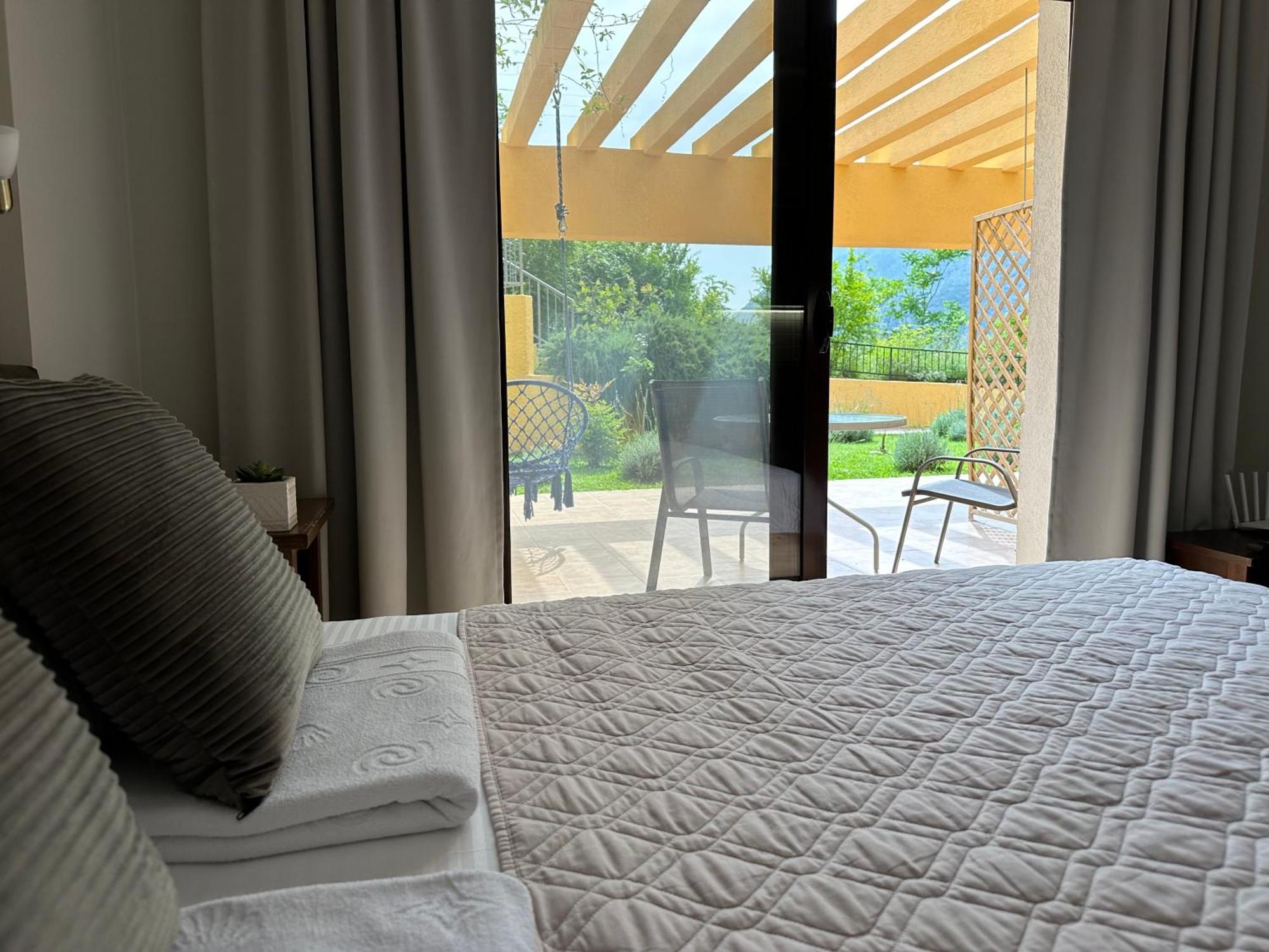 Villa Risan Apartments Bagian luar foto