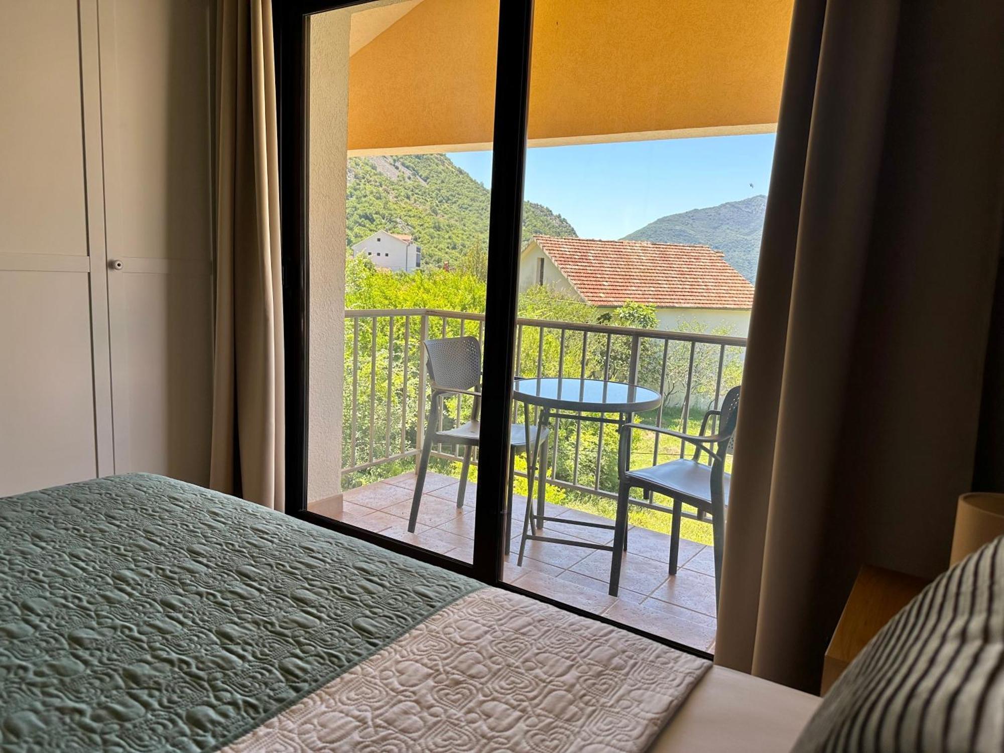 Villa Risan Apartments Bagian luar foto
