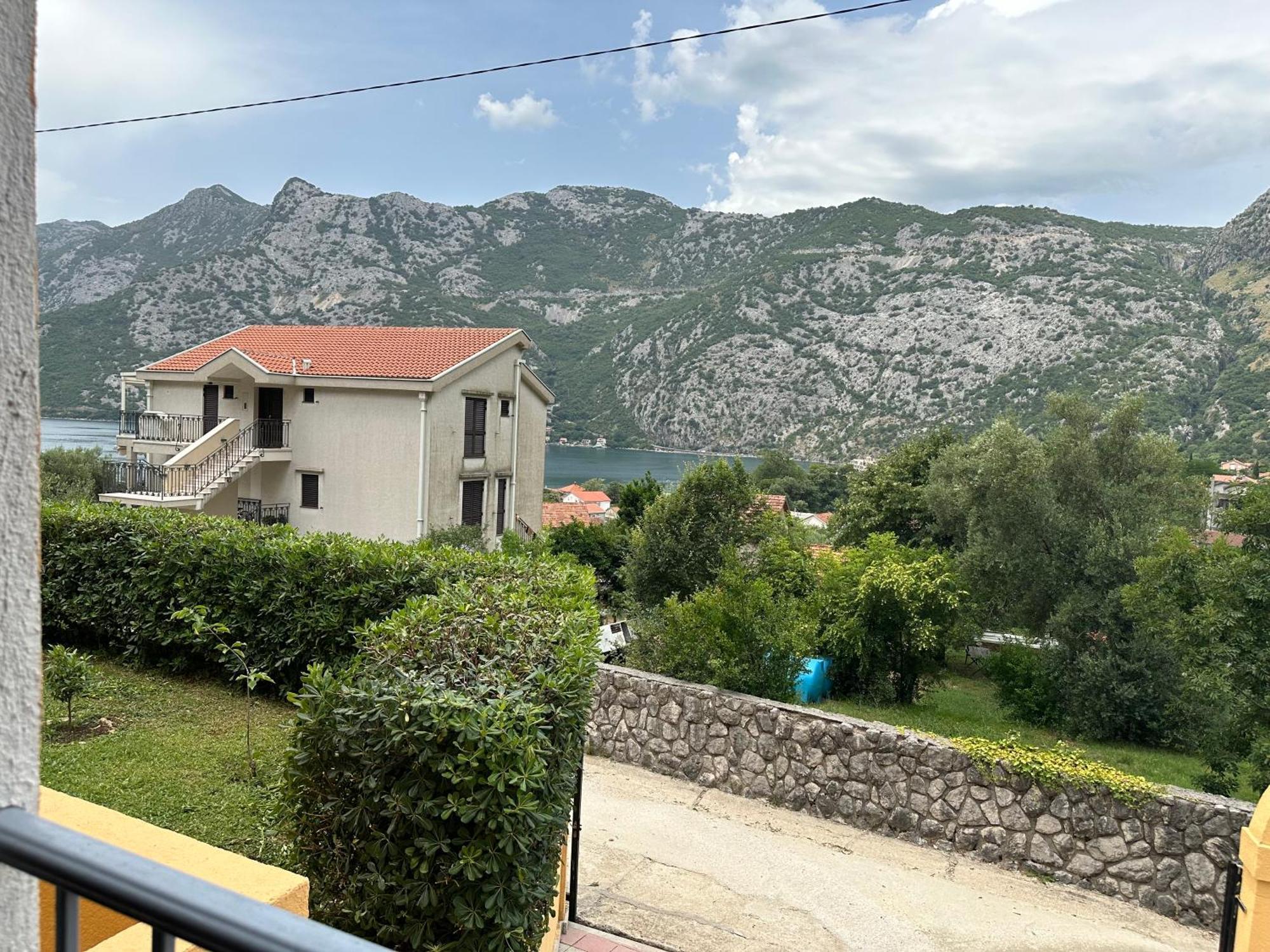 Villa Risan Apartments Bagian luar foto